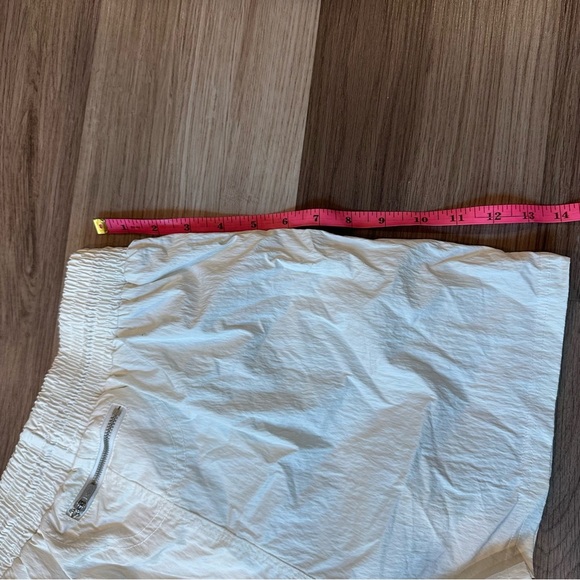 Free people movement women’s white cinch shorts size XS athletic lined crinkle - Picture 6 of 10